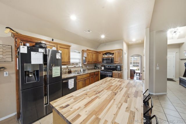 20382 E 49th Street S, Broken Arrow, OK 74014