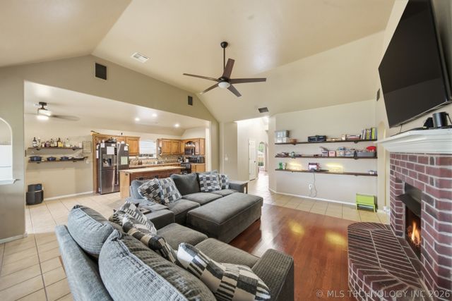 20382 E 49th Street S, Broken Arrow, OK 74014