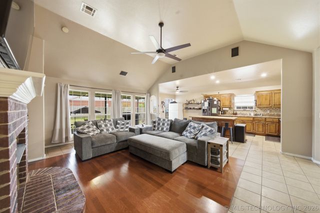 20382 E 49th Street S, Broken Arrow, OK 74014