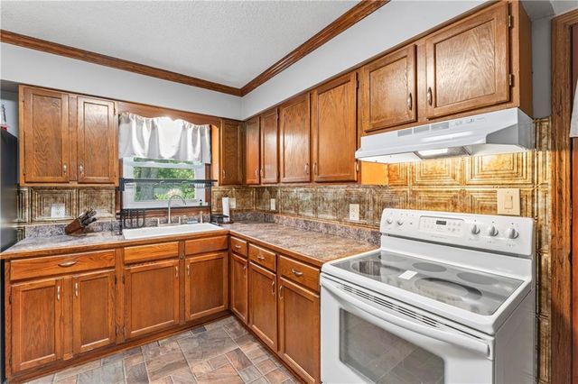 1216 S Saint Louis Street, Concordia, MO 64020