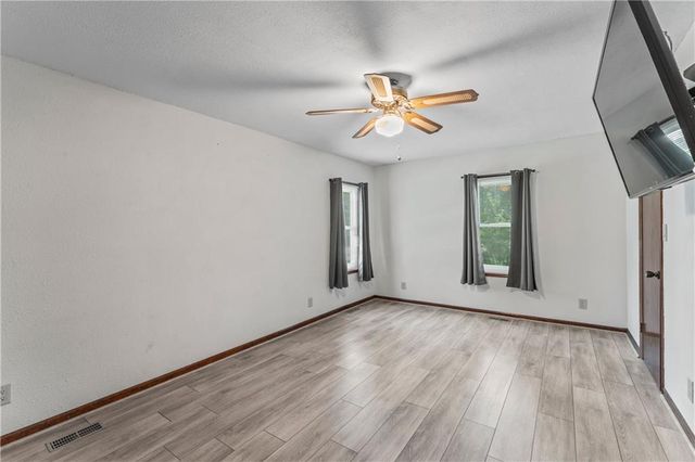 1216 S Saint Louis Street, Concordia, MO 64020