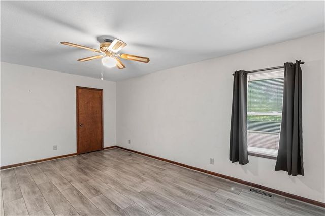 1216 S Saint Louis Street, Concordia, MO 64020