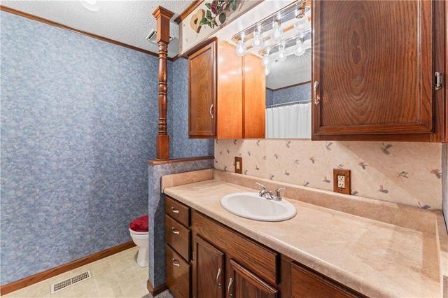 1216 S Saint Louis Street, Concordia, MO 64020