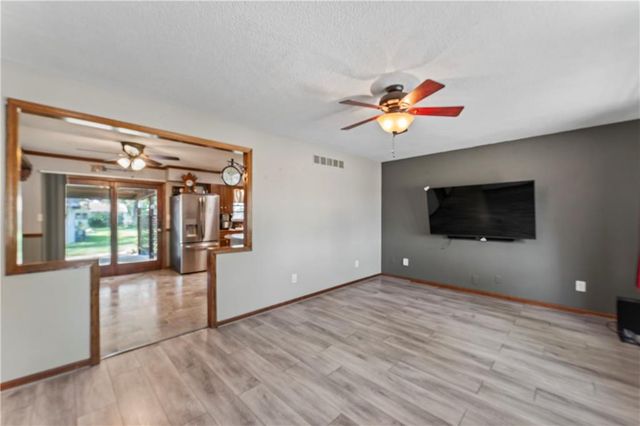 1216 S Saint Louis Street, Concordia, MO 64020