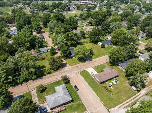 1216 S Saint Louis Street, Concordia, MO 64020