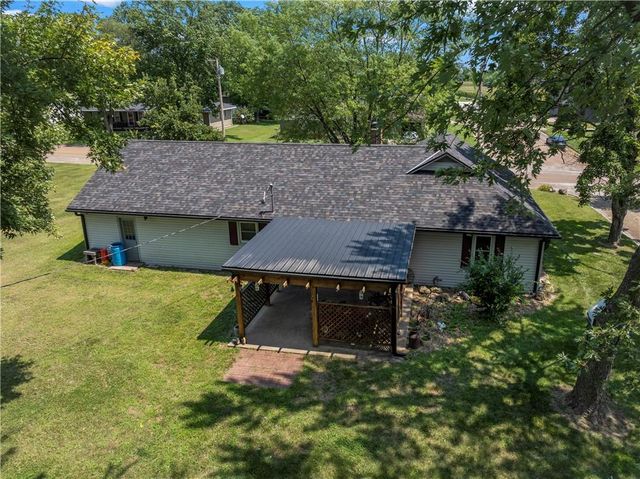 1216 S Saint Louis Street, Concordia, MO 64020