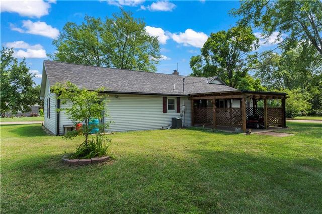 1216 S Saint Louis Street, Concordia, MO 64020