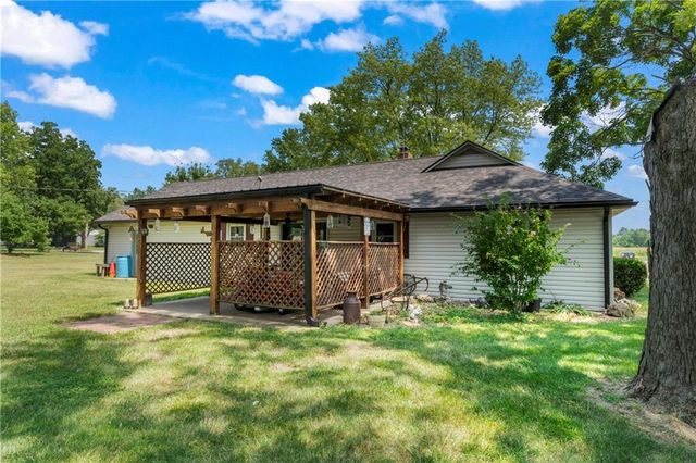 1216 S Saint Louis Street, Concordia, MO 64020