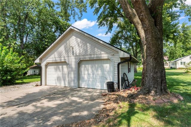 1216 S Saint Louis Street, Concordia, MO 64020