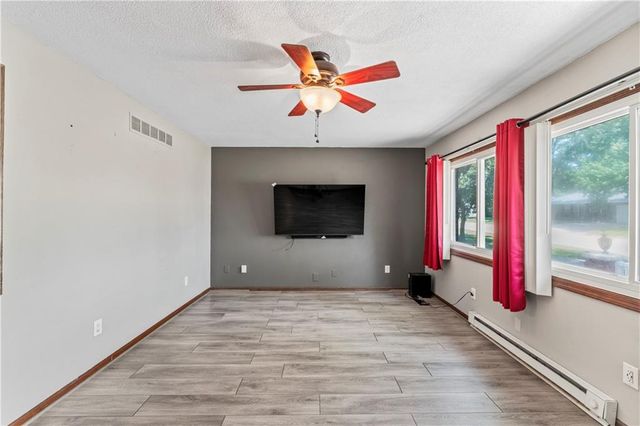 1216 S Saint Louis Street, Concordia, MO 64020