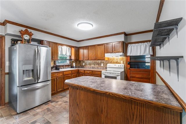 1216 S Saint Louis Street, Concordia, MO 64020