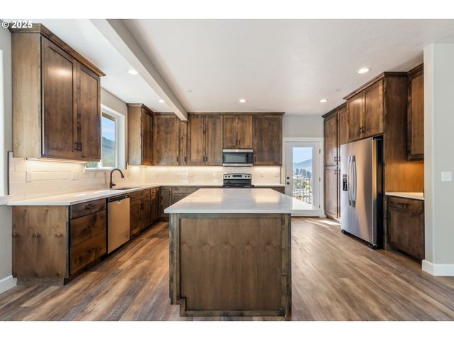 662 BROOKS Loop, Sutherlin, OR 97479