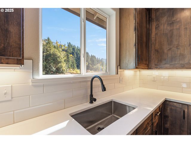 662 BROOKS Loop, Sutherlin, OR 97479