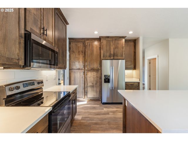 662 BROOKS Loop, Sutherlin, OR 97479