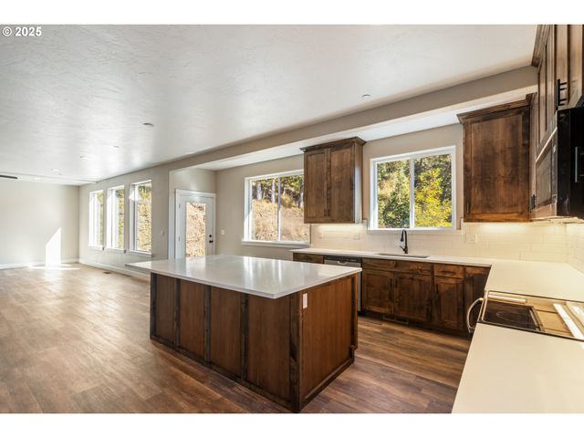 662 BROOKS Loop, Sutherlin, OR 97479