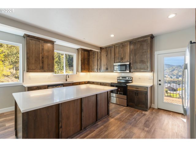 662 BROOKS Loop, Sutherlin, OR 97479