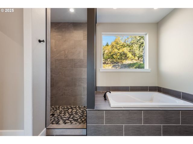 662 BROOKS Loop, Sutherlin, OR 97479