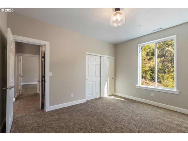 662 BROOKS Loop, Sutherlin, OR 97479