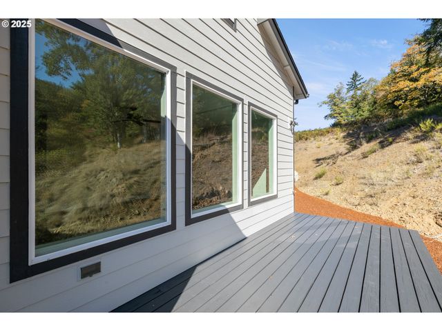 662 BROOKS Loop, Sutherlin, OR 97479