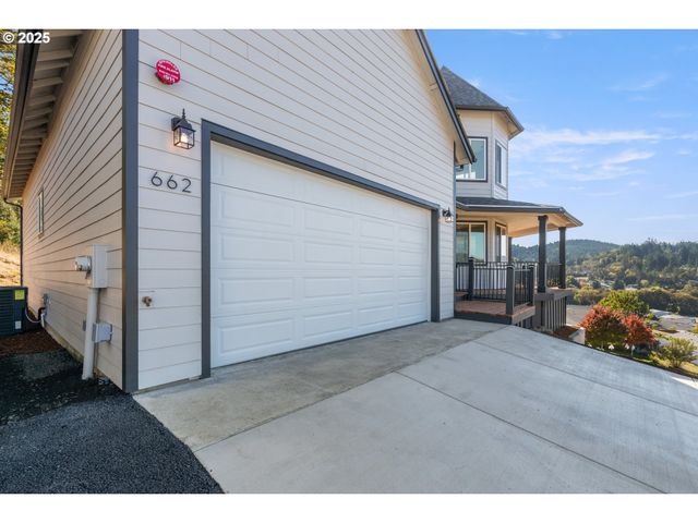 662 BROOKS Loop, Sutherlin, OR 97479