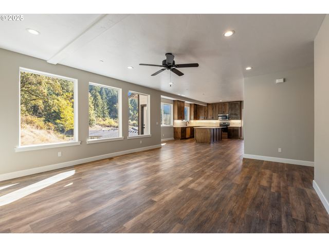 662 BROOKS Loop, Sutherlin, OR 97479