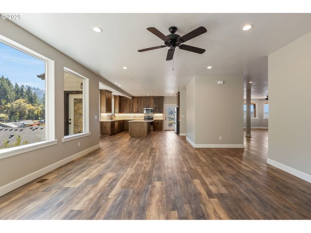 662 BROOKS Loop, Sutherlin, OR 97479