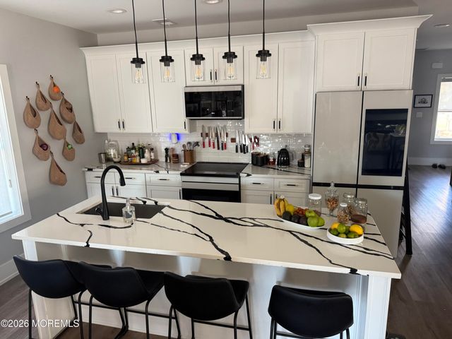813 Ensign Avenue, Beachwood, NJ 08722