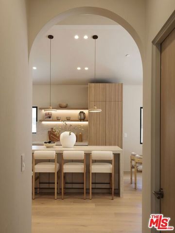 2739 Midvale Avenue, Los Angeles, CA 90064