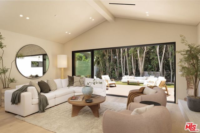 2739 Midvale Avenue, Los Angeles, CA 90064