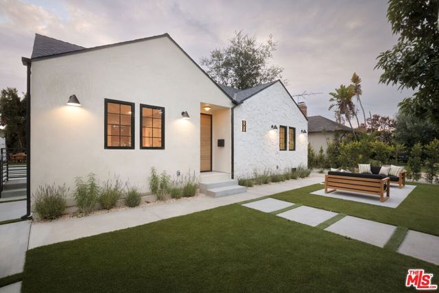 2739 Midvale Avenue, Los Angeles, CA 90064
