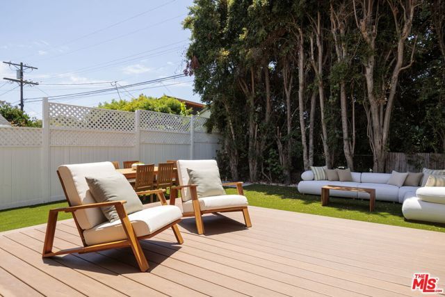 2739 Midvale Avenue, Los Angeles, CA 90064