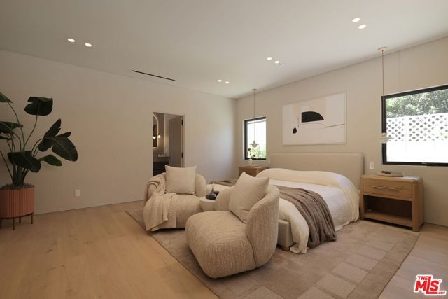 2739 Midvale Avenue, Los Angeles, CA 90064