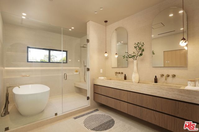 2739 Midvale Avenue, Los Angeles, CA 90064