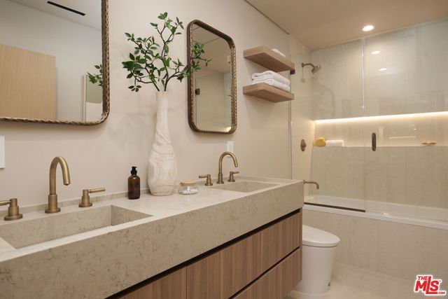 2739 Midvale Avenue, Los Angeles, CA 90064