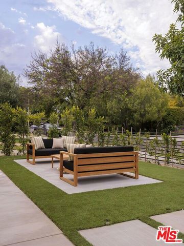2739 Midvale Avenue, Los Angeles, CA 90064