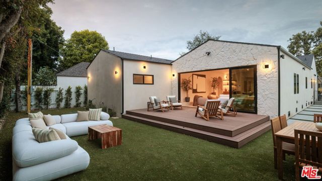 2739 Midvale Avenue, Los Angeles, CA 90064