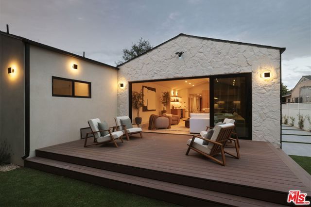 2739 Midvale Avenue, Los Angeles, CA 90064