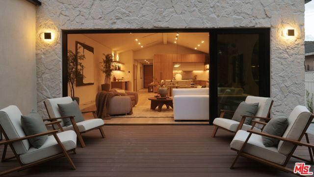 2739 Midvale Avenue, Los Angeles, CA 90064