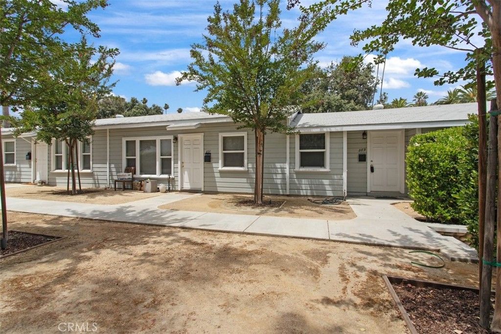 Image 1 of property listing at 889 N Oakland, Pasadena, CA 91104