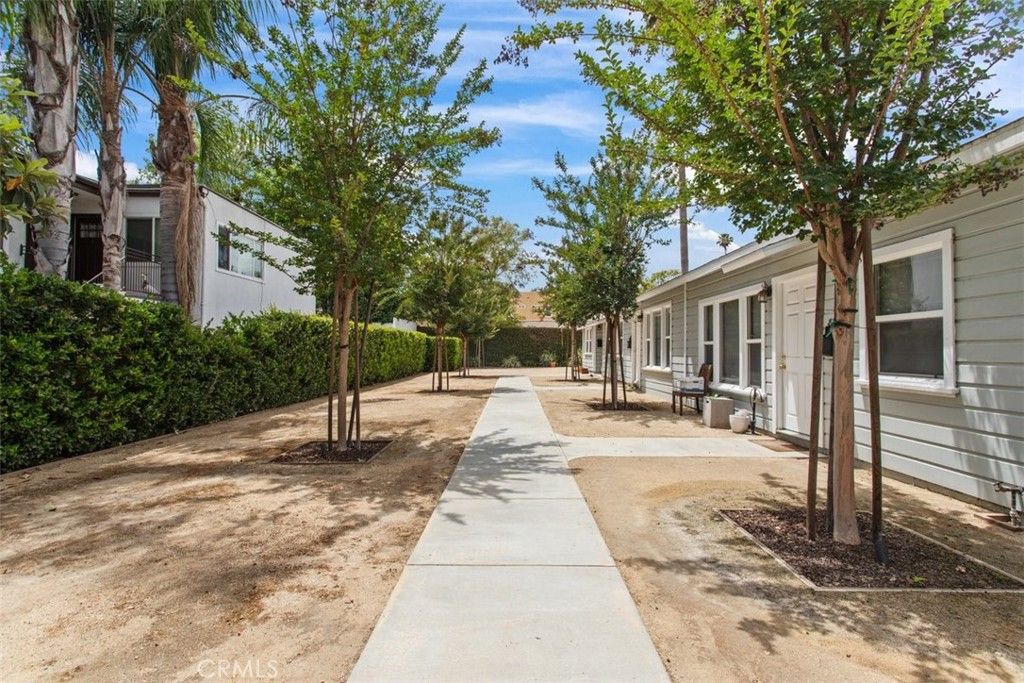 Image 10 of property listing at 889 N Oakland, Pasadena, CA 91104