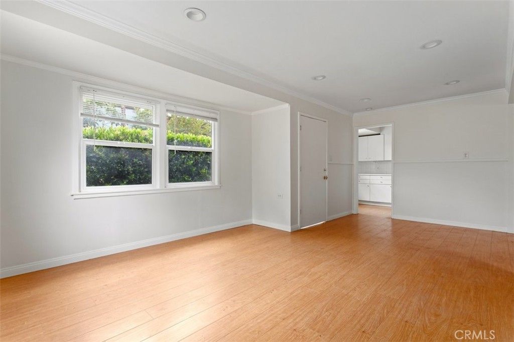 Image 6 of property listing at 889 N Oakland, Pasadena, CA 91104
