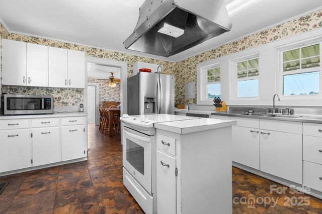 237 Shiloh Church Road, Hickory, NC 28601