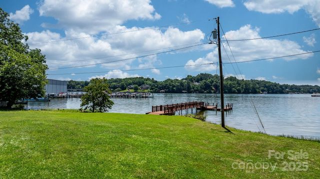 237 Shiloh Church Road, Hickory, NC 28601