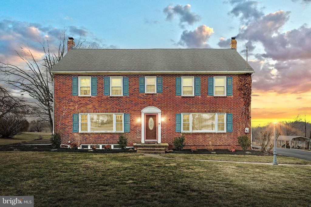 Image 1 of property listing at 970 LOCUST GROVE ROAD, York, PA 17402