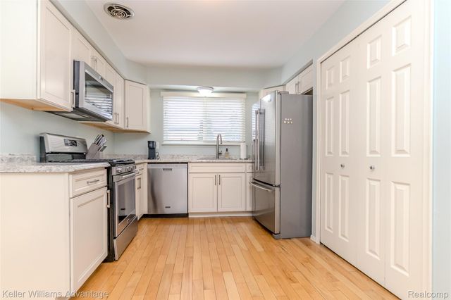 3871 Cheryl Drive, Commerce Charter Township, MI 48382