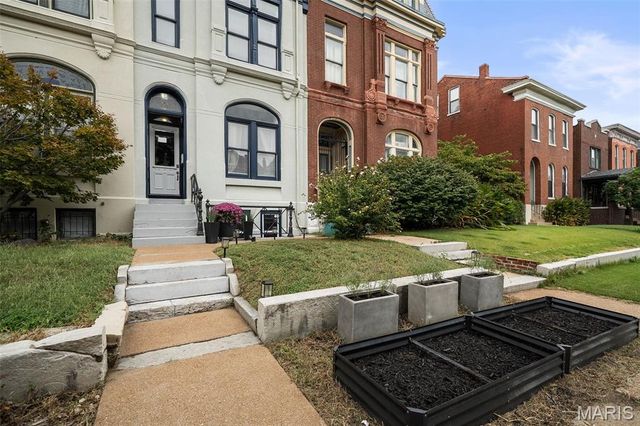 2745 Russell Boulevard, St Louis, MO 63104