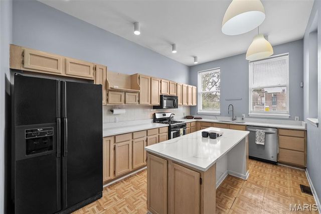 2745 Russell Boulevard, St Louis, MO 63104