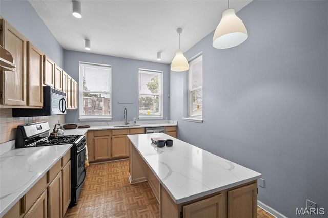 2745 Russell Boulevard, St Louis, MO 63104