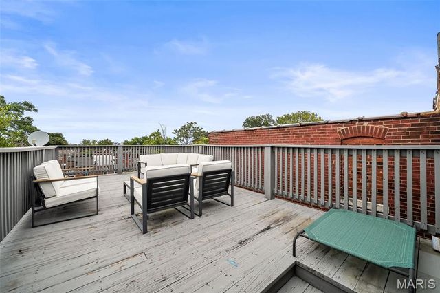 2745 Russell Boulevard, St Louis, MO 63104