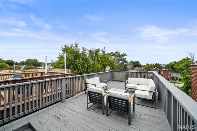 2745 Russell Boulevard, St Louis, MO 63104